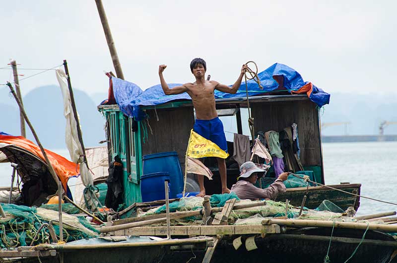 30 - Vietnam - Bahia de Halong - pescadores